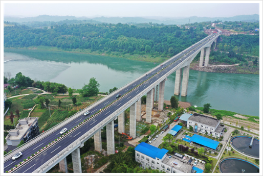 武胜中心嘉陵江大桥建成试通车