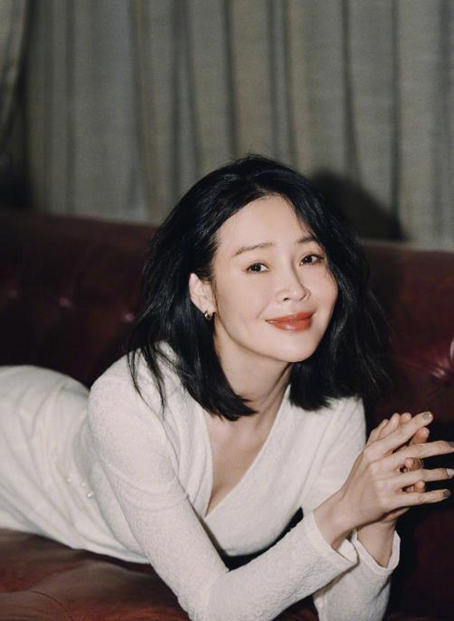 近日,演员于明加在个人社交平台分享出一条"加 的生活vlog",她还附文