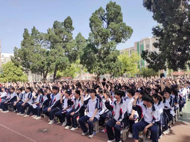 麻城二中组织开展励志演讲活动