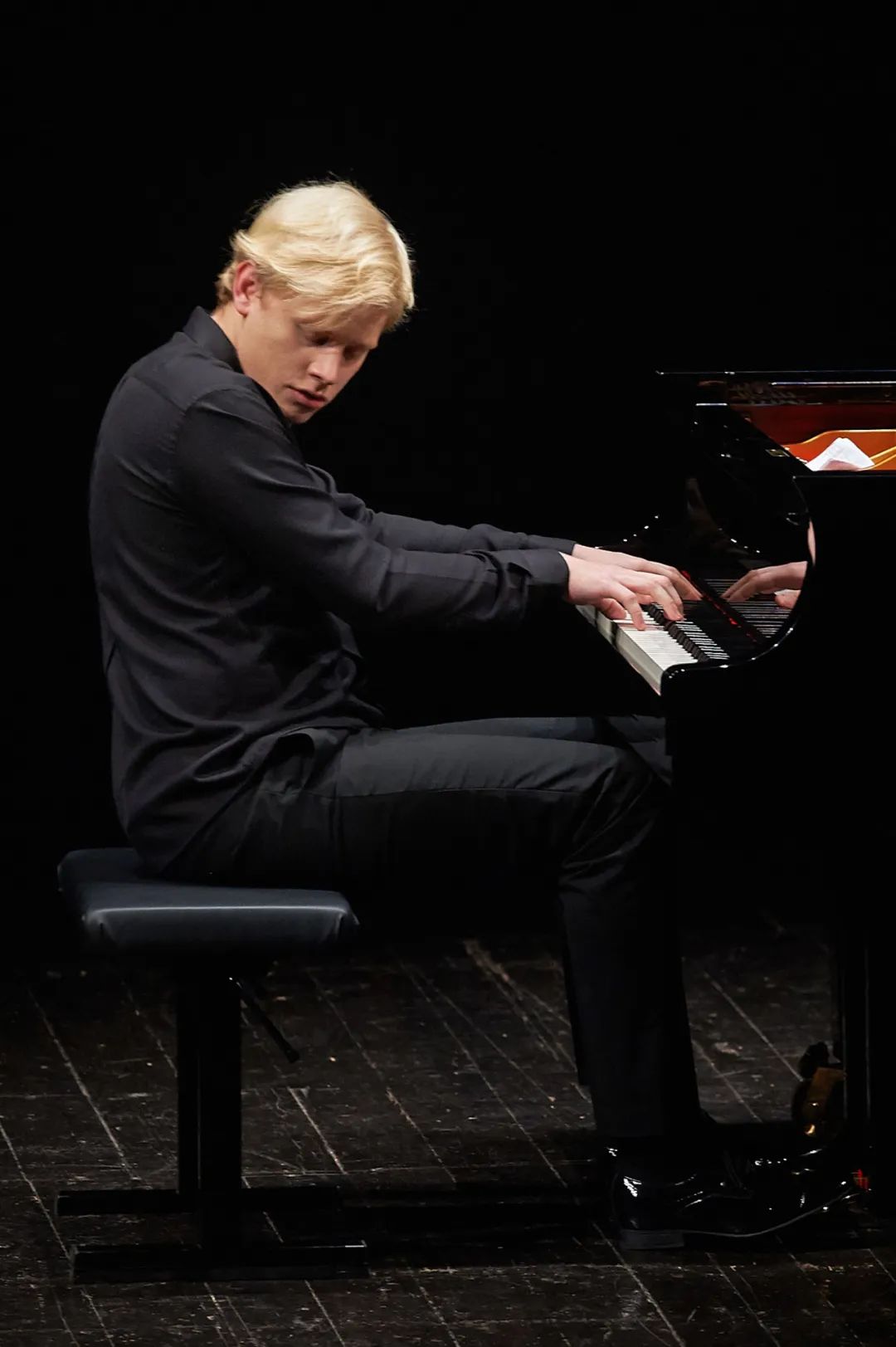 大师里卡多·夏伊在谈到这位钢琴家时说:"我第一次听到马洛费耶夫是