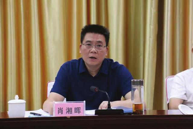 岳阳县委副书记,县人民政府县长,县禁毒委主任肖湘晖