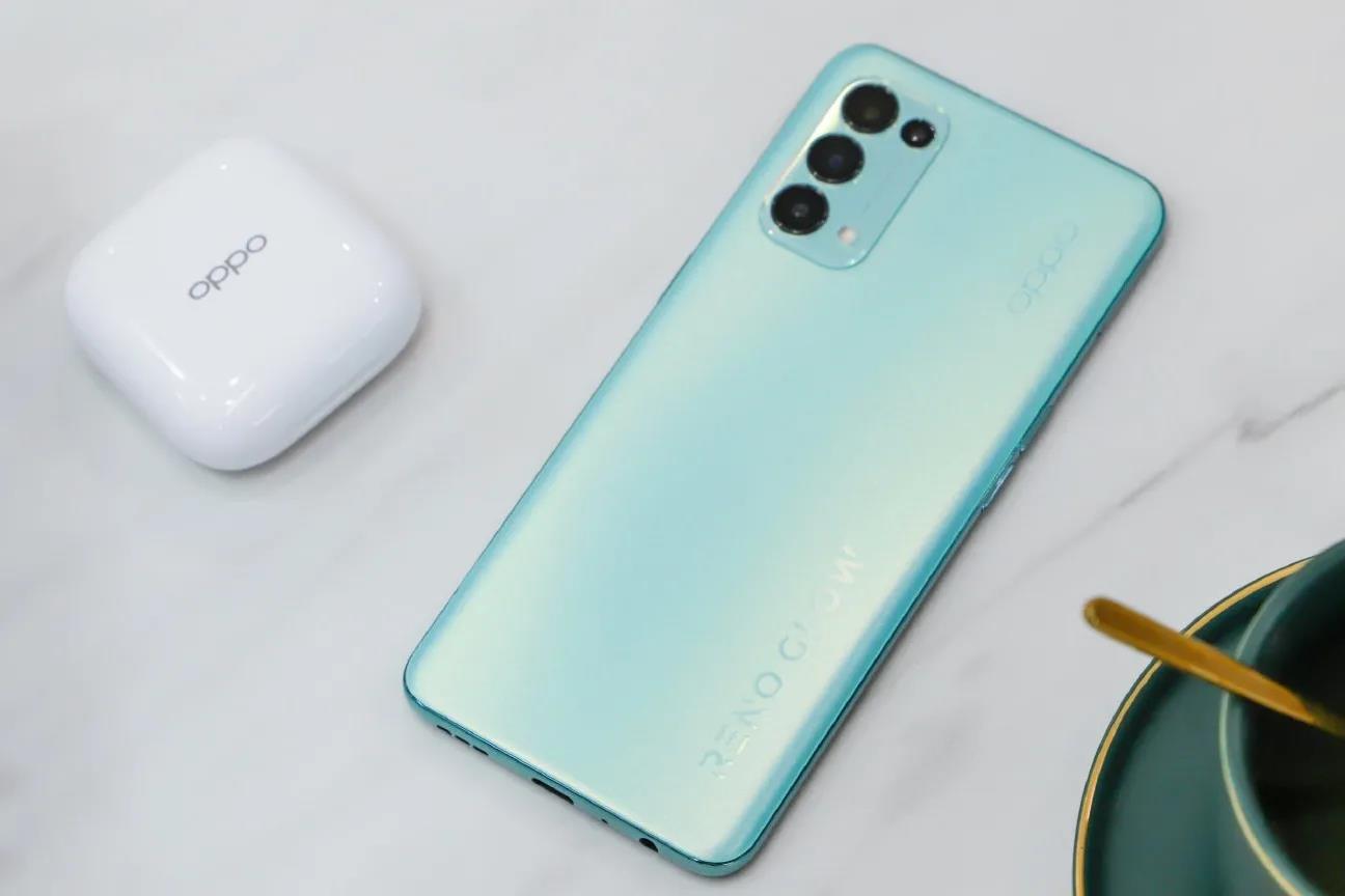 oppo reno5 k:手感轻盈,颜值吸睛
