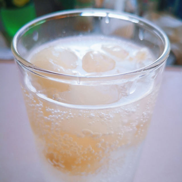 荔枝气泡水,气微香甜,清凉解暑