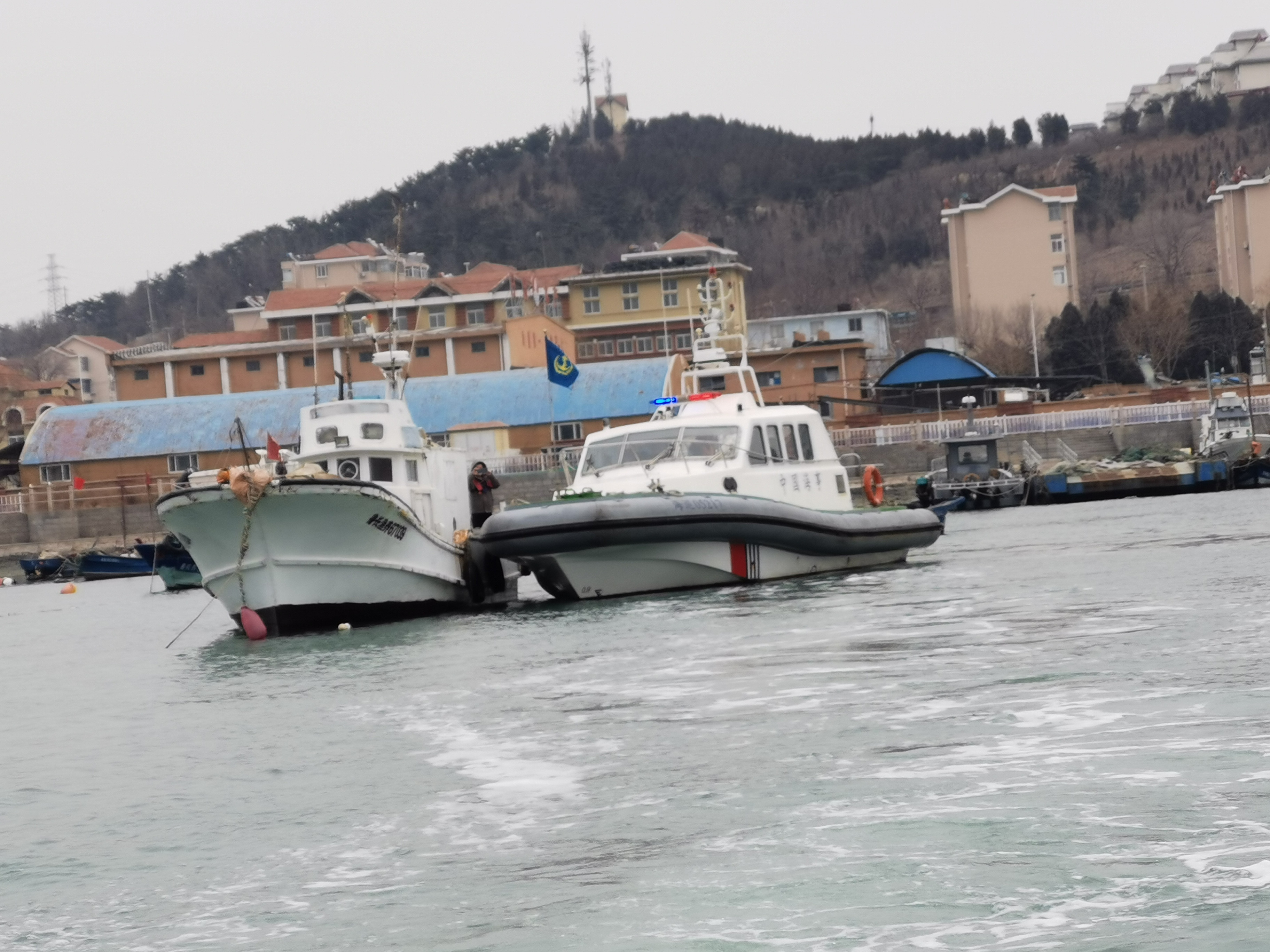 长岛区海上安全生产指挥部联合开展船岸联合演练