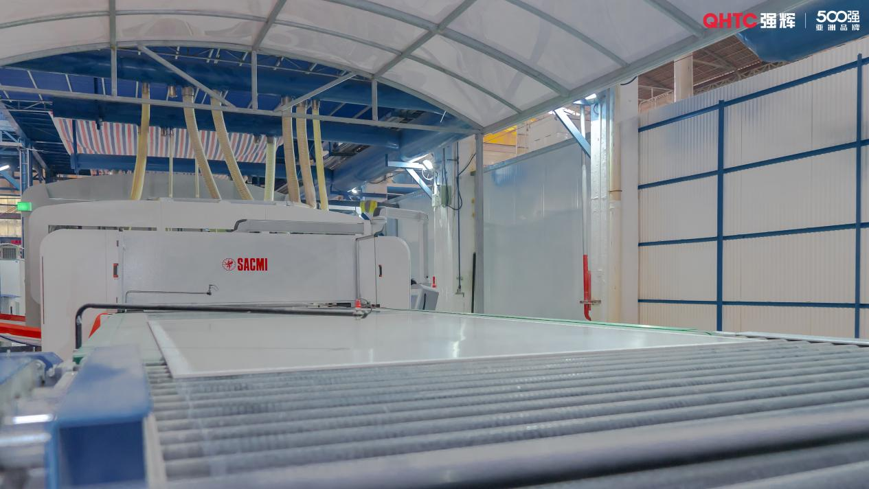 国内一线强辉精工瓷砖肇庆生产基地岩板智能窑生产线正式点火投产