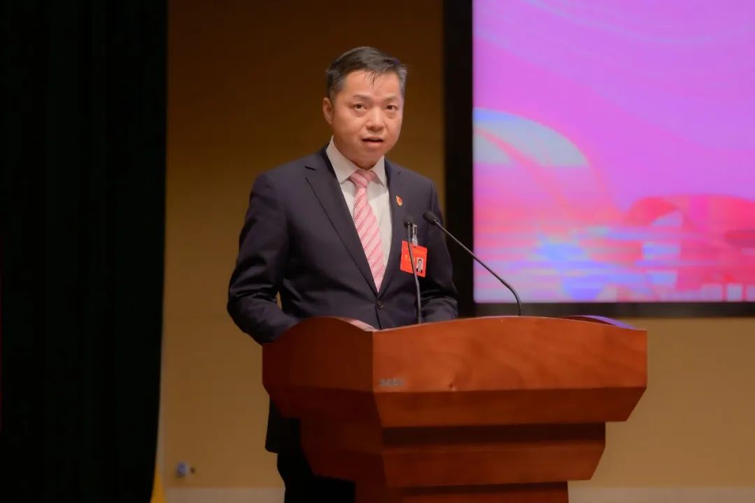 集团领导陈启红,李江涛,谭勇,刘政亚及市管干部,总助总监,来自生产