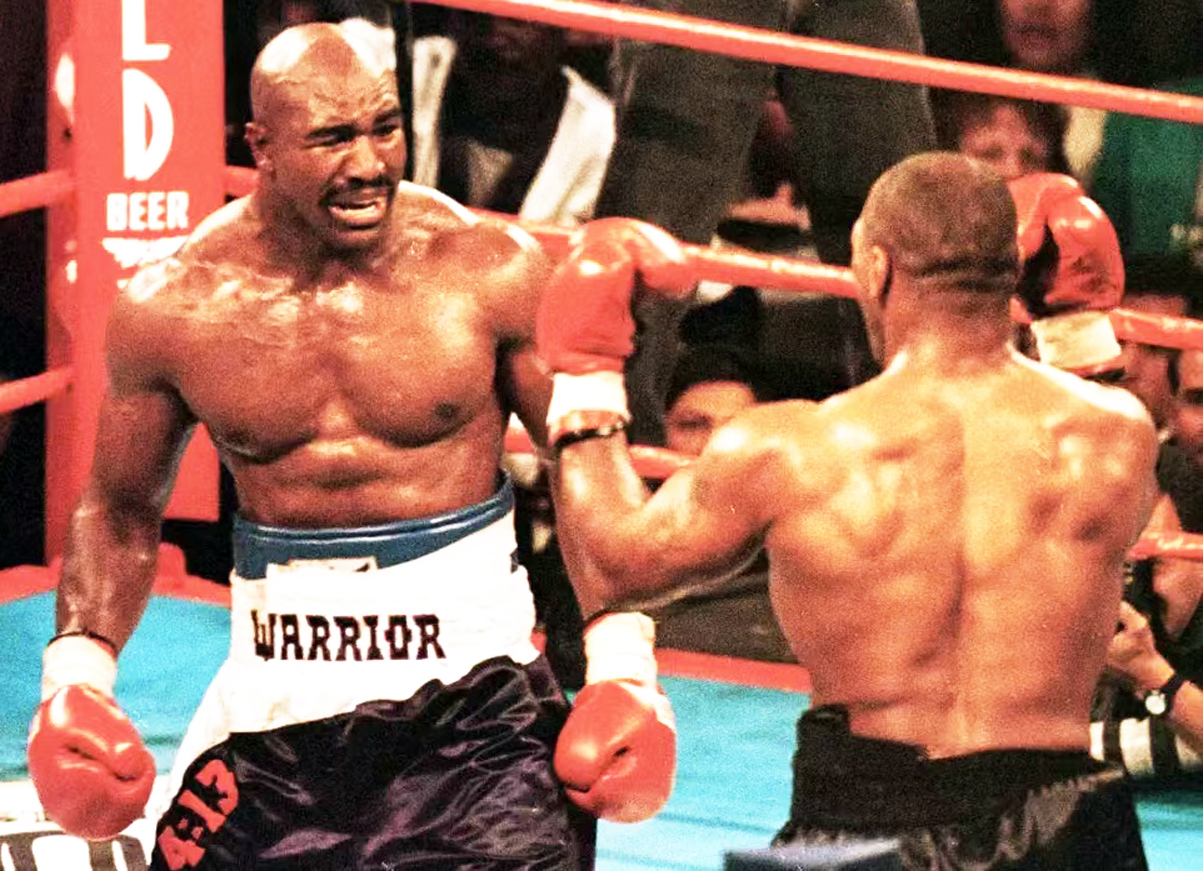 霍利菲尔德1991年大战泰森会如何?老霍回应:我很庆幸是在1996年