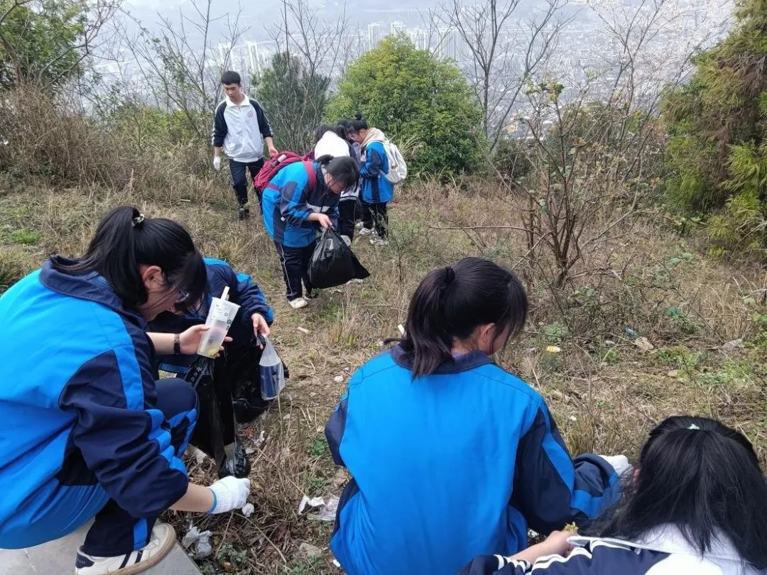传承雷锋精神 弘扬榜样力量|石阡中学多形式开展"学雷锋"主题教育活动
