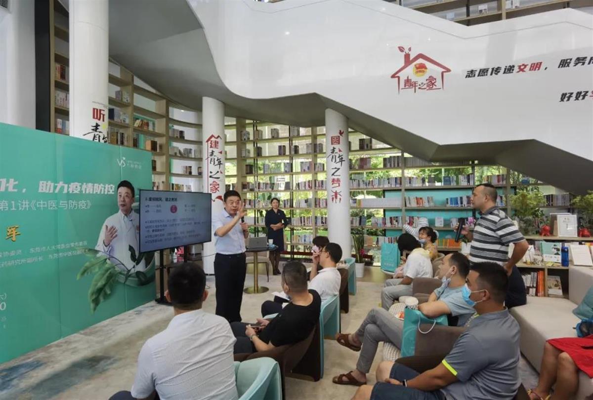 新洲阳逻一小区举行业主讲堂,从业近40年的中医名家开讲
