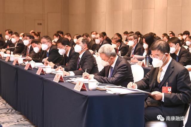 李赣兴区长在省两会上大力推介南康