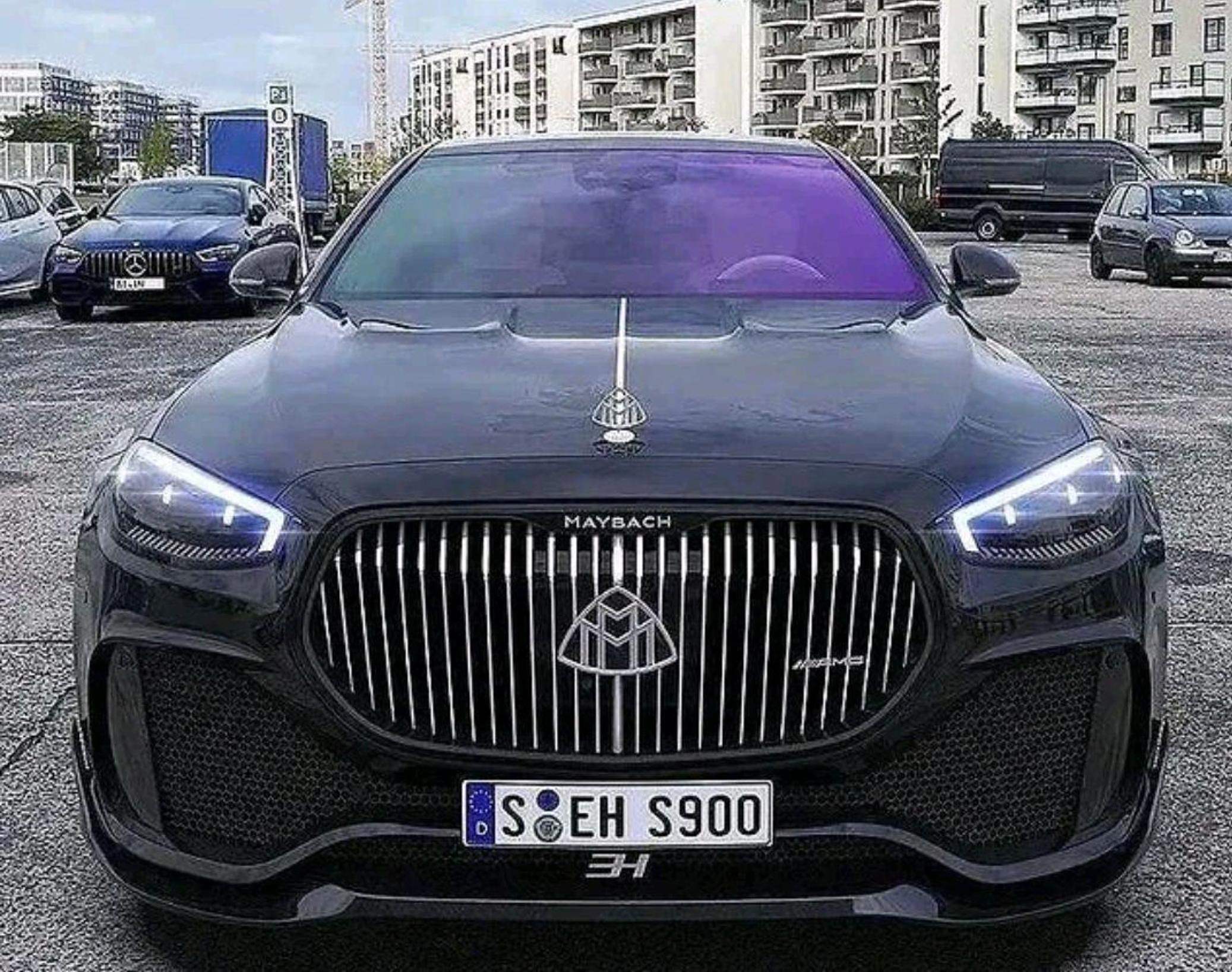 迈巴赫车标,是什么材质做的?