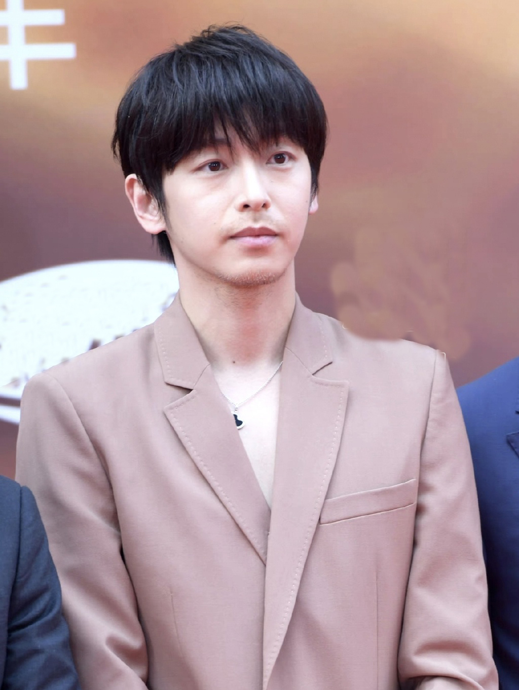 华表奖红毯名场面不断,章子怡baby撑门面,青年男演员生图差距大