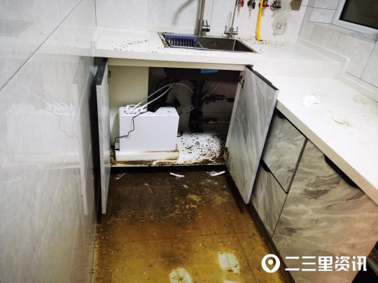 「小里帮忙」新房装修完还未入住厨房就反水,小区物业:保险公司会理赔