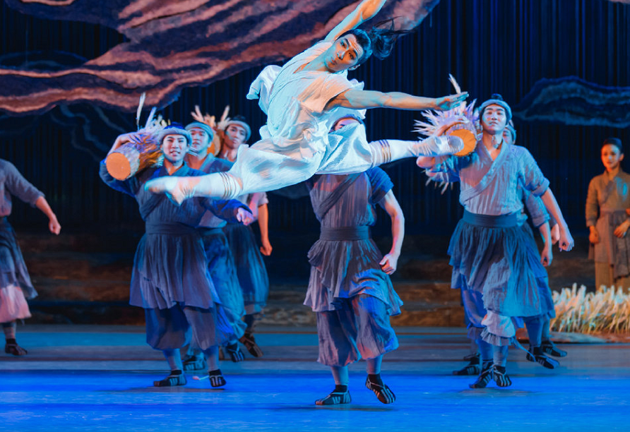 《精忠报国》以古典舞的艺术语言,生动诠释着岳飞功勋卓著的一生