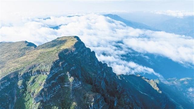 登顶曲靖最高峰——大牯牛寨峰