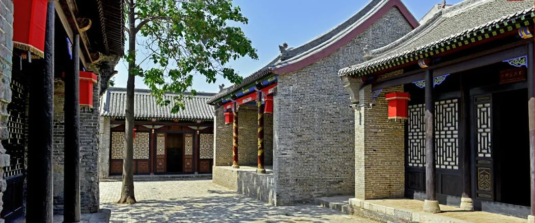 大的大型宅院院内那玲珑精致的亭台楼阁清幽秀丽的花园广场加上四合院