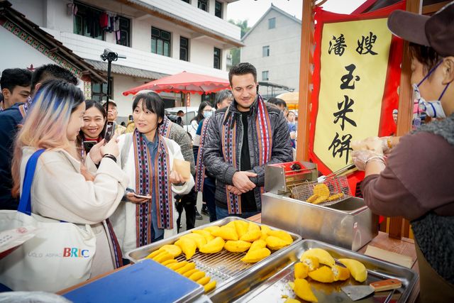 龙峰畲乡红街成为桐庐莪山又一新名片