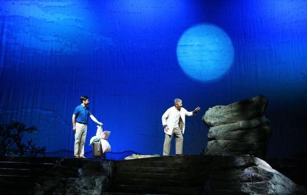 《乡月照人还》在荆门剧院精彩上演