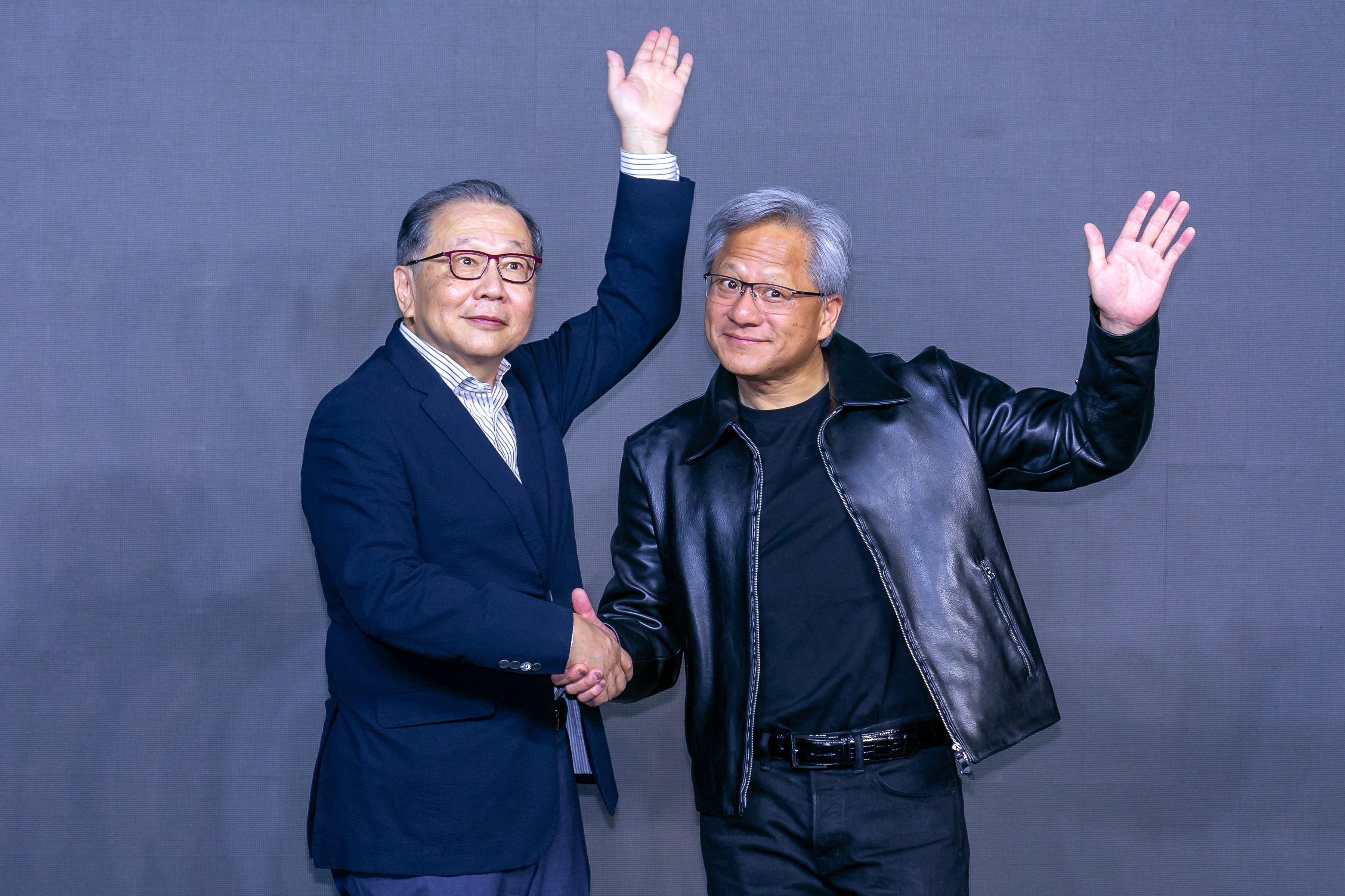 黄仁勋:芯片王座背后的孤勇铸就者