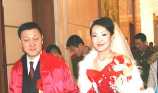 "歌王"韩磊隐瞒8年的妻子曝光,原来他每天要面对是这样的女人