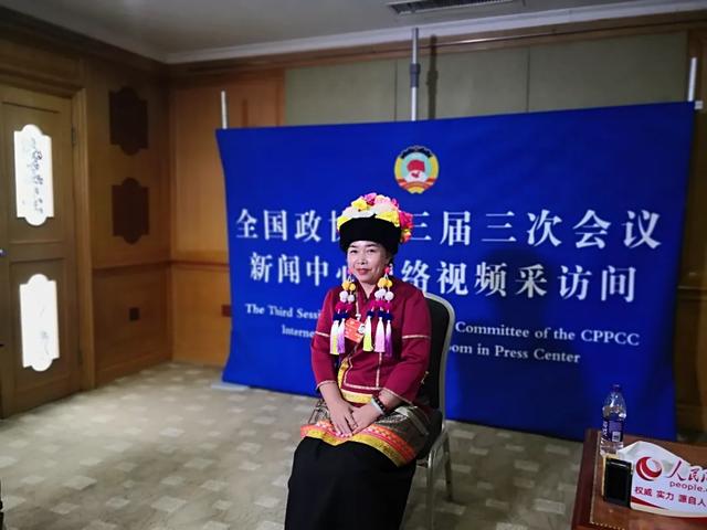 住滇全国政协委员魏艺红,张敏做客网络视频采访间