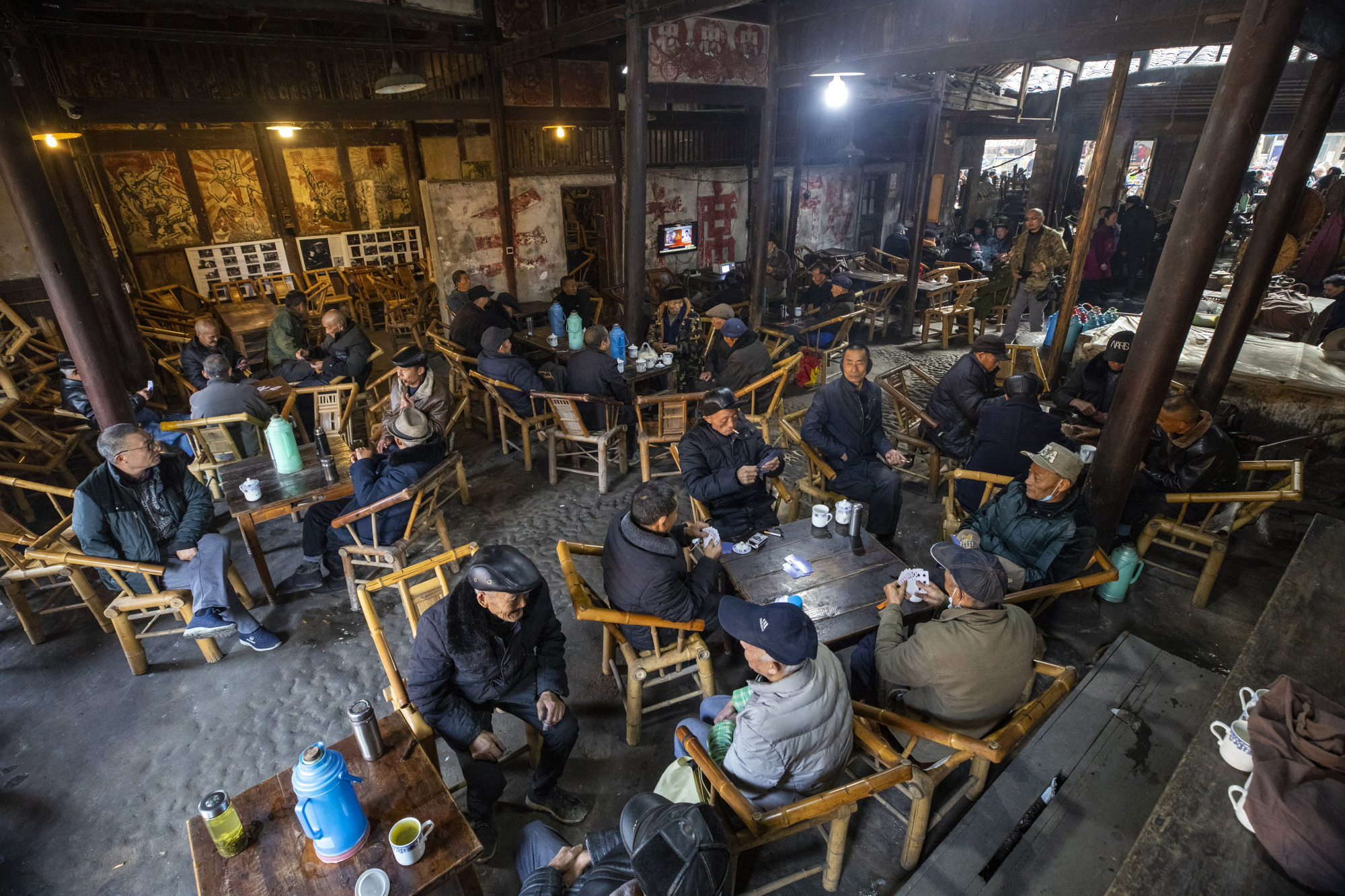 成都茶铺里,氤氲着时光,人生与家国