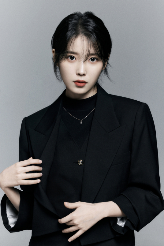 韩国女歌手iu(李知恩)最近因涉嫌剽窃6首歌曲而成为了热议的话题