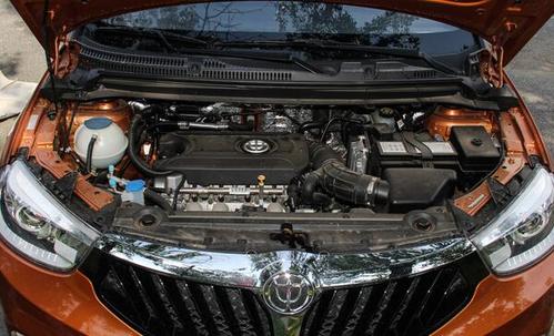 华晨汽车自主研发的中华v3发动机,具备四气门双顶置凸轮轴技术,并配备