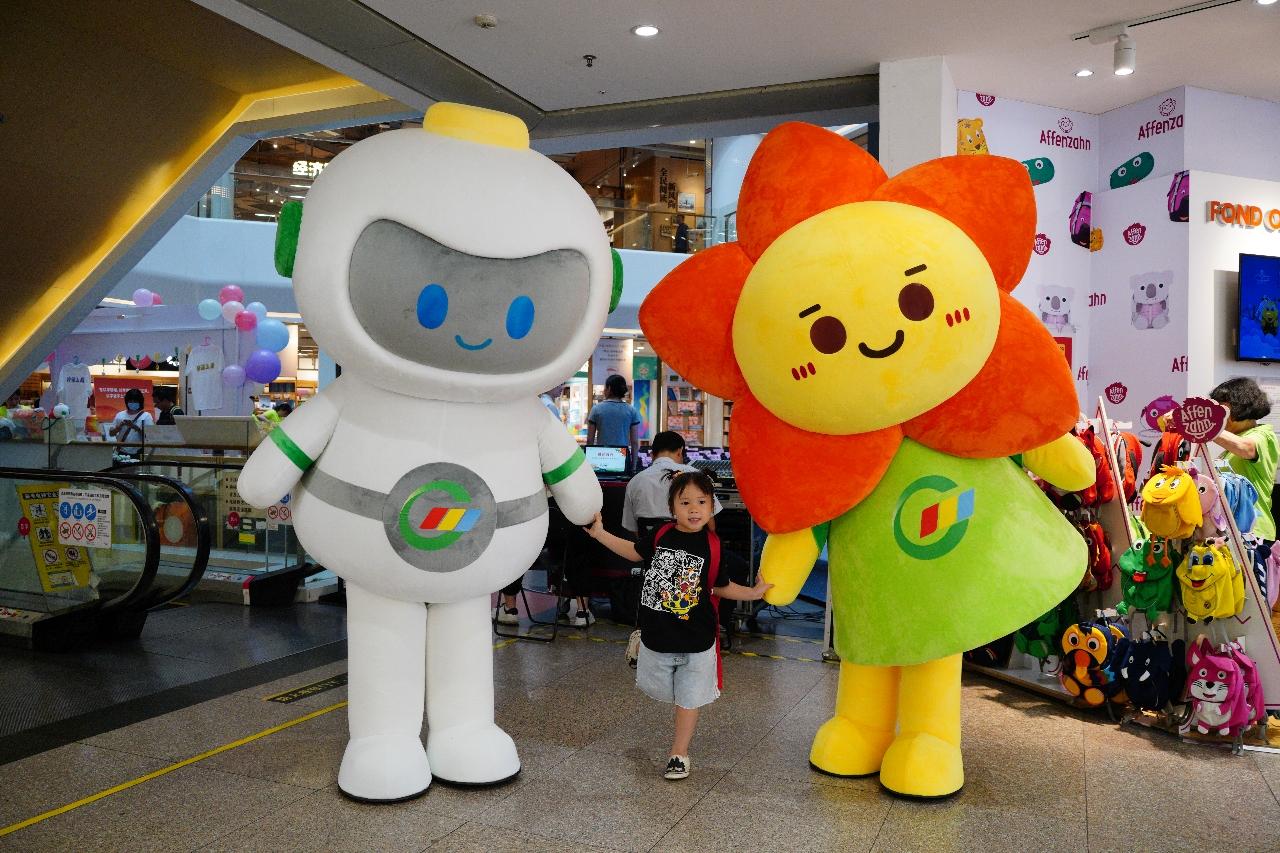 超可爱!广州公交吉祥物"童童""美美"首发