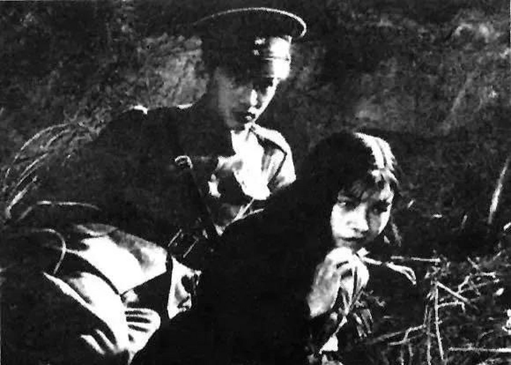 1935年,蓝萍在电影《自由神》中演剧照