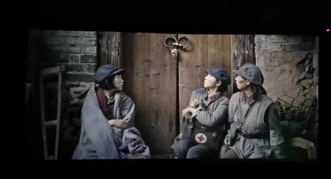 【党员活动】石阡法院组织党员干警观看红色电影《半条棉被》