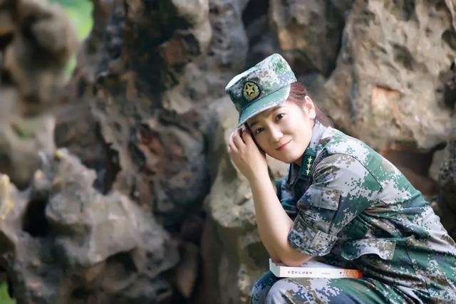 喊话女上尉:强!绽放在战位上的铿锵玫瑰!