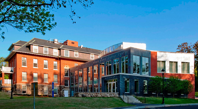 university),或作塔夫茨大学,成立于1852年,位于美国马萨诸塞州的梅