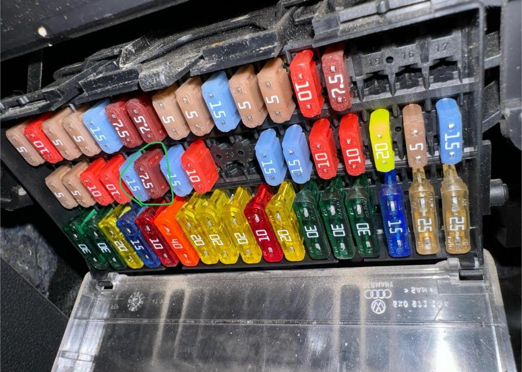 捷达喷水电机保险丝位置如何查找?