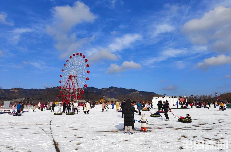 青岛多家冰雪运动场客流量增三成以上