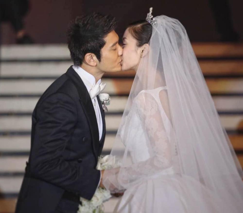 离婚一年,angelababy携前夫黄晓明一起上热搜