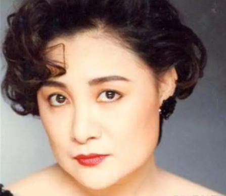 69岁台星陈盈洁入狱!欠债65万被判刑3年2月,曾因中风无收入来源