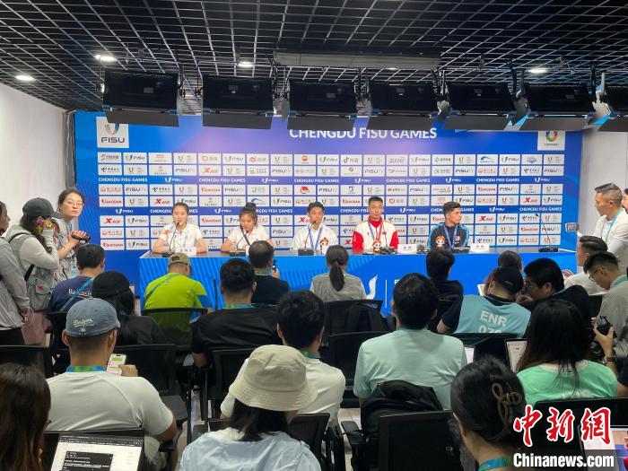 刘子龙"以武会友" 为中国香港代表团摘得首枚奖牌