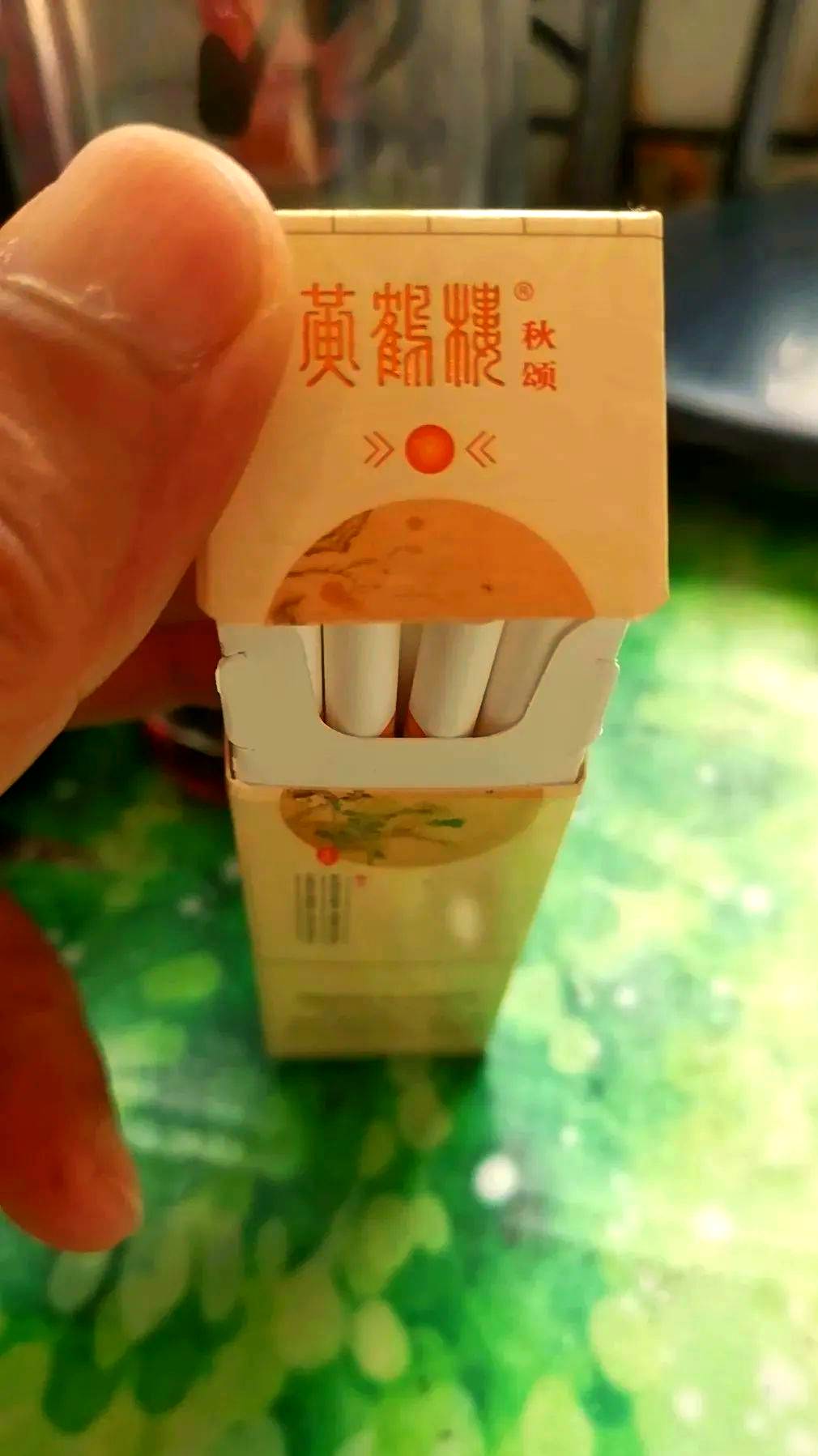 黄鹤楼秋颂香烟:品味四季的优雅之选