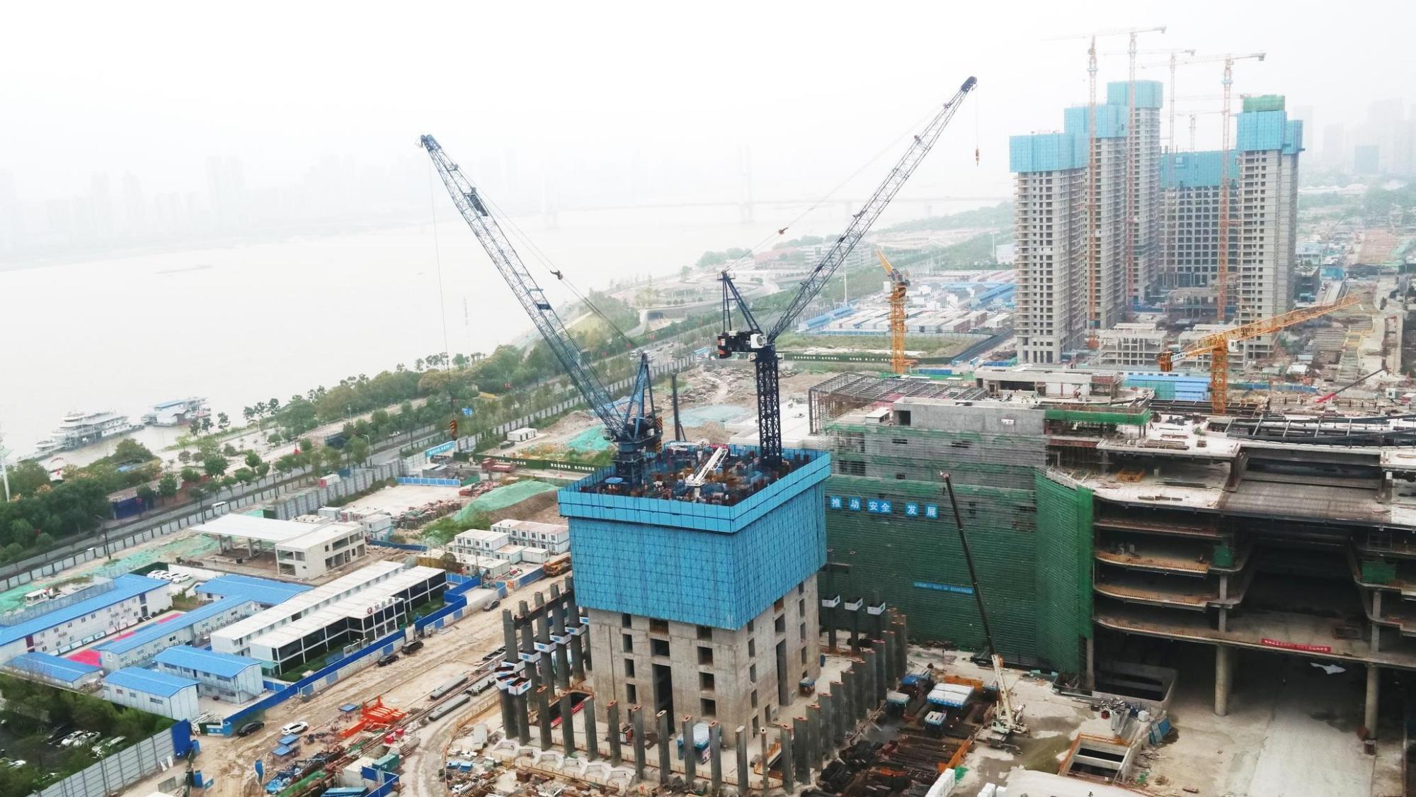 500米高空如履平地,顶推力相当于1200辆小汽车重量,"空中造楼机"高效