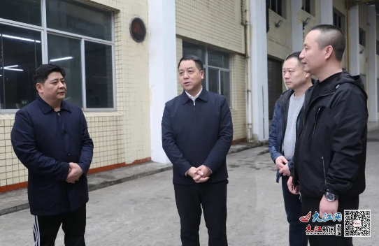 龚振宙开展"安全防范警示日"活动(图)