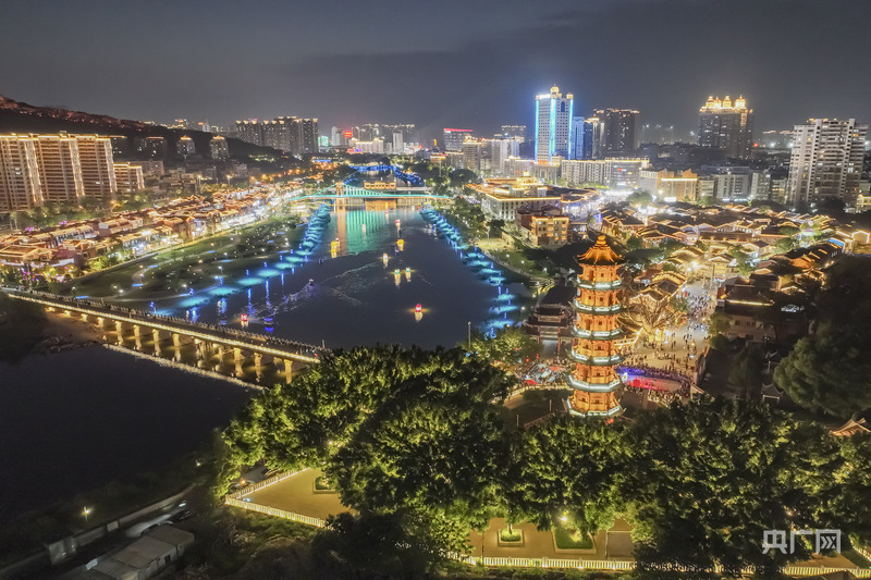 福建福清:历史文化街区假日"夜经济"火热