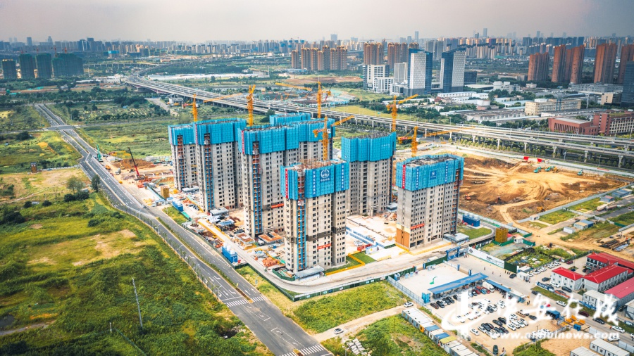 合肥东部新中心一重点安居工程封顶 近千户家庭即将迎来新居