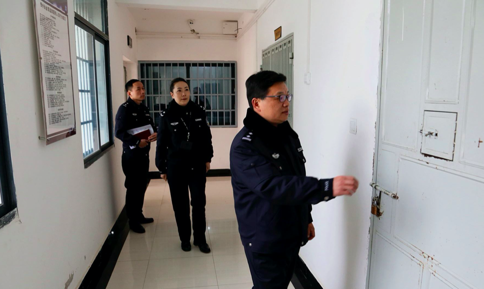 90年代坐牢,现在才出狱的犯人,要怎么才能适应这个社会呢?