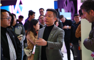 何小鹏称做车企是痛苦的：汽车销量很好但是不够