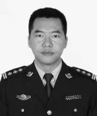 梁良:用使命担当增加生命的厚度|双百政法英模巡礼