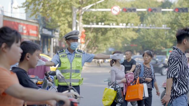 全国优秀人民警察郑传华:马路上的"平安守护者"