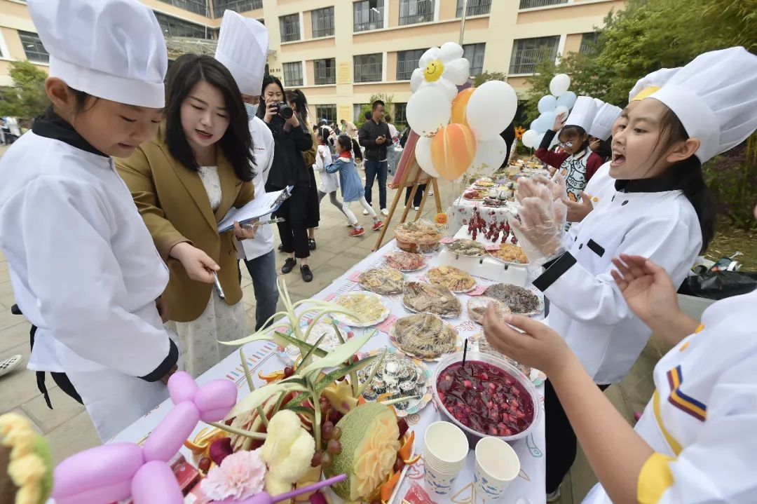 校园美食节布置图片