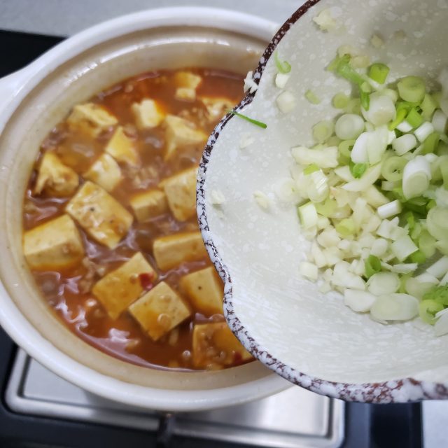 湯汁濃郁,豆腐鮮嫩的黑胡椒肉沫燉豆腐,美味下飯