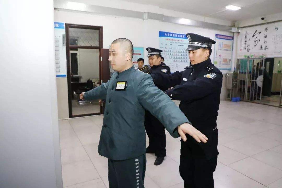 为什么犯人入狱前,头发都要被"剃光光"?